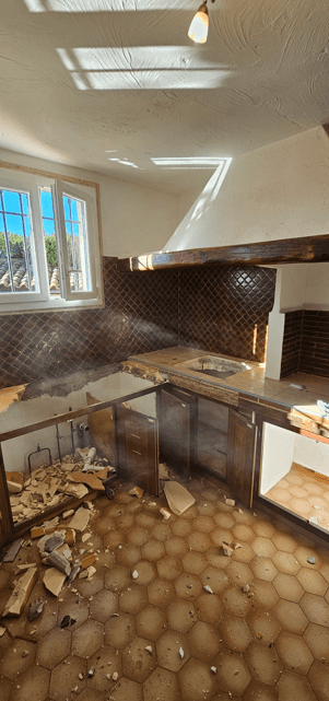 Cuisine avant rénovation - Vue 3