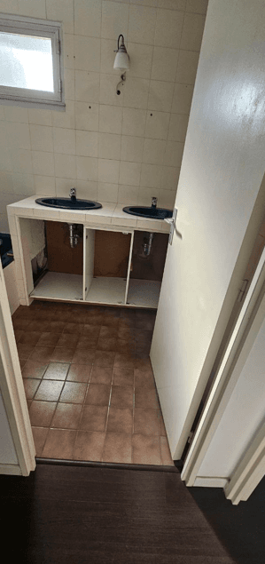 Salle de bain avant rénovation - Vue 4