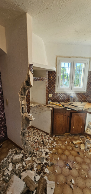 Rénovation cuisine vieillissante et depose de murs avant travaux cote dazur