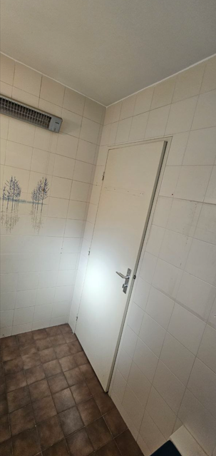 Rénovation carrelage salle de bain vieillissante nice avant depose